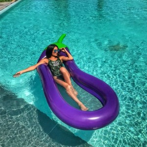 Hot selling new inflatable eggplant net float,inflatable water toy for swimming pool,beach